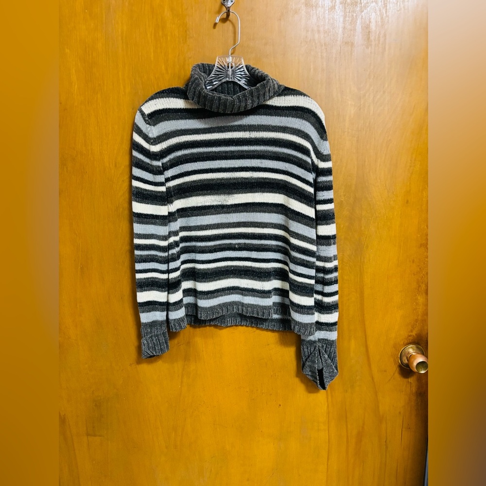 K-I-K-I-T, Striped Turtleneck Sweater in Black, Gray & White, Size Small